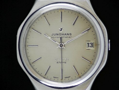 Junghans-667.26-Chronometer-quartz-4-mhz03.jpg