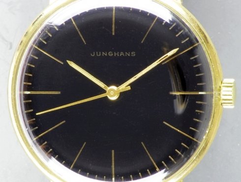 Junghans-Max-Bill-schwarz-Streifen-Junghans-J84S3-003.jpg