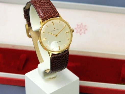 Junghans-Golden-Star-Junghans-J50-AS-1525-mit-Box-und-Ständer2.jpg