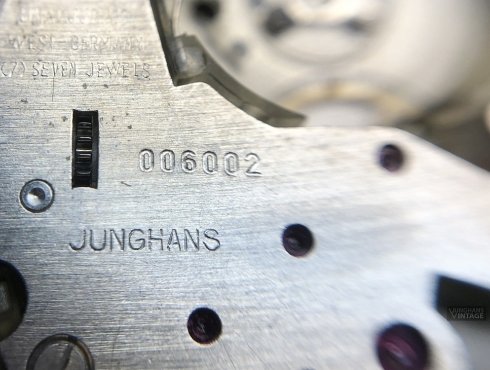Junghans-667.26-Chronometer-quartz-4-mhz-02.jpg