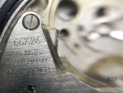 Junghans-667.26-Chronometer-quartz-4-mhz-01.jpg
