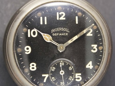 Junghans-Ingersoll-Defiance-schwarz-front.jpg