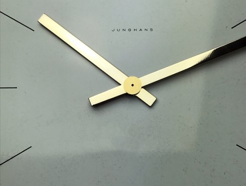 Junghans-Max-Bill-Wanduhr-Striche-09.jpg