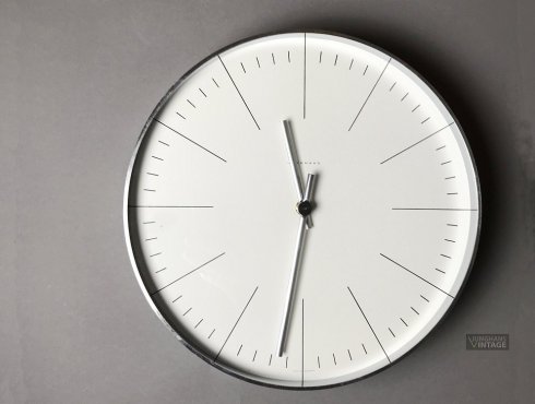 Junghans-Max-Bill-Wanduhr-Striche-chrom-042.jpg