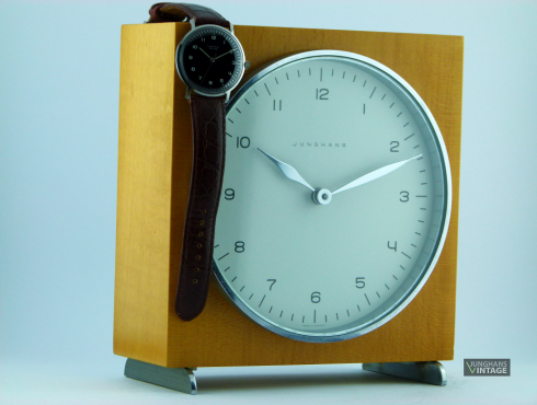 Junghans-Max-Bill-Tischuhr-0005.png
