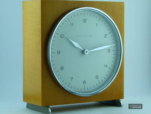 Junghans-Max-Bill-Tischuhr-0003.png