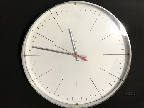 Junghans-Max-Bill-Wanduhr-Striche-chrom-002.jpg